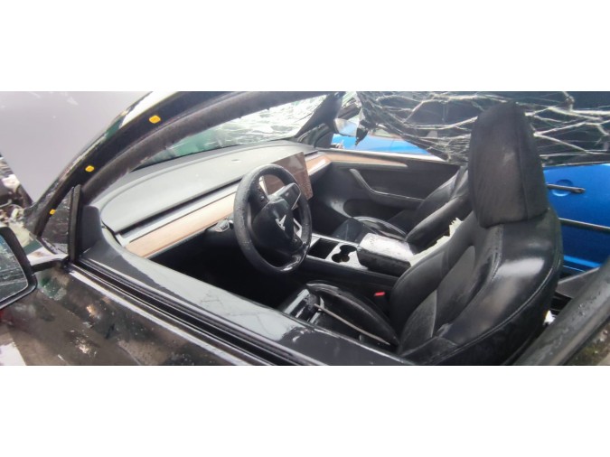 PUERTA DELANTERA DERECHA TESLA MODEL Y negra 2023