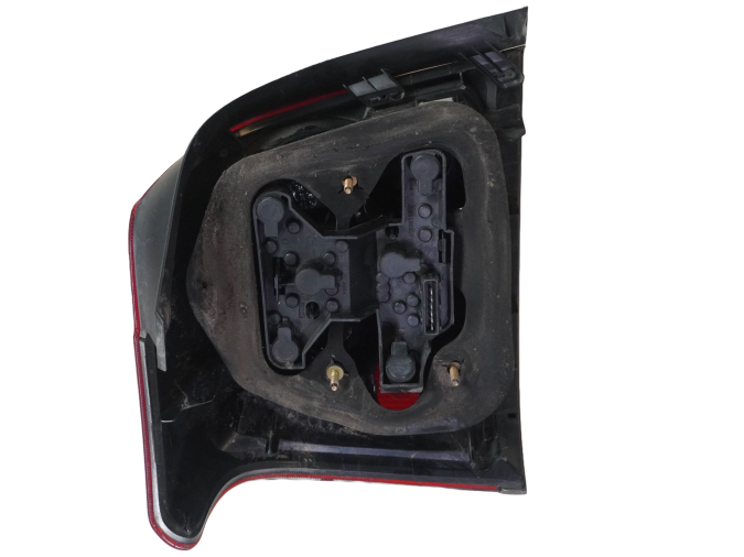 PILOTO TRASERO DERECHO TOYOTA AVENSIS 2003