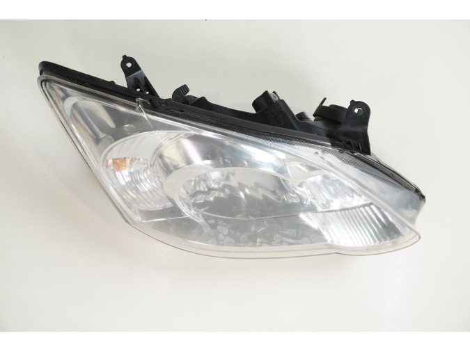 FARO DELANTERO DERECHO TOYOTA COROLLA 2005