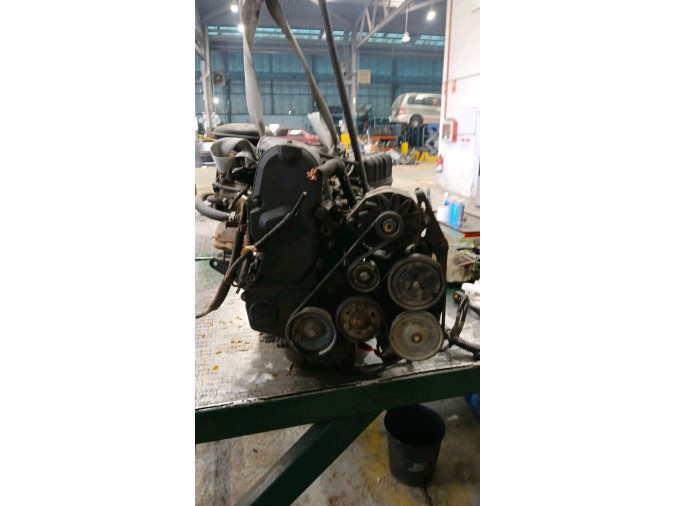 MOTOR CON ACCESORIOS SIN CAJA DE CAMBIOS RENAULT R19