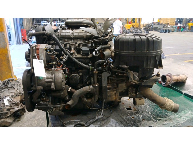 MOTOR CON ACCESORIOS SIN CAJA DE CAMBIOS RENAULT R19