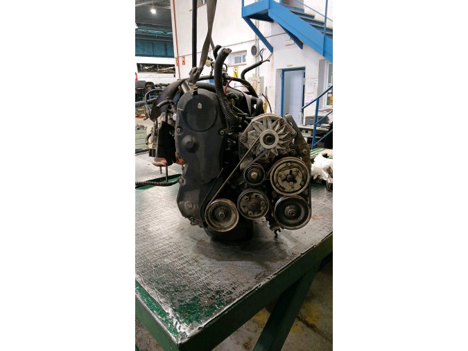 MOTOR CON ACCESORIOS SIN CAJA DE CAMBIOS RENAULT R19 1991
