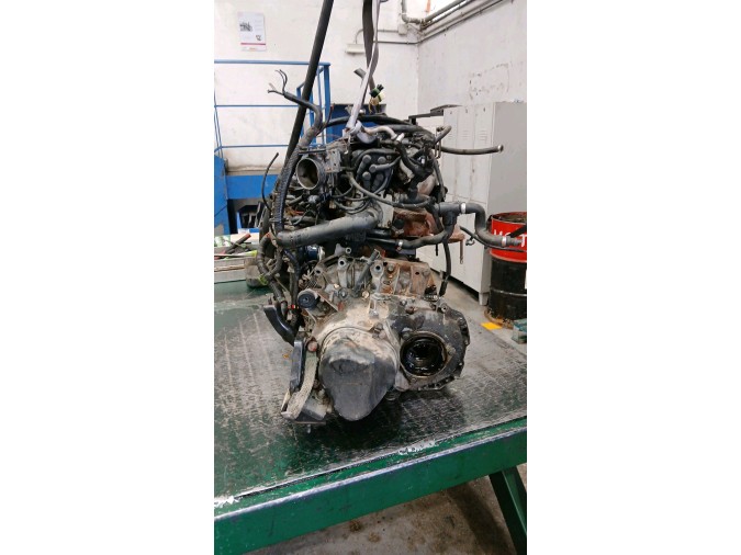 MOTOR CON ACCESORIOS SIN CAJA DE CAMBIOS RENAULT R19 1991