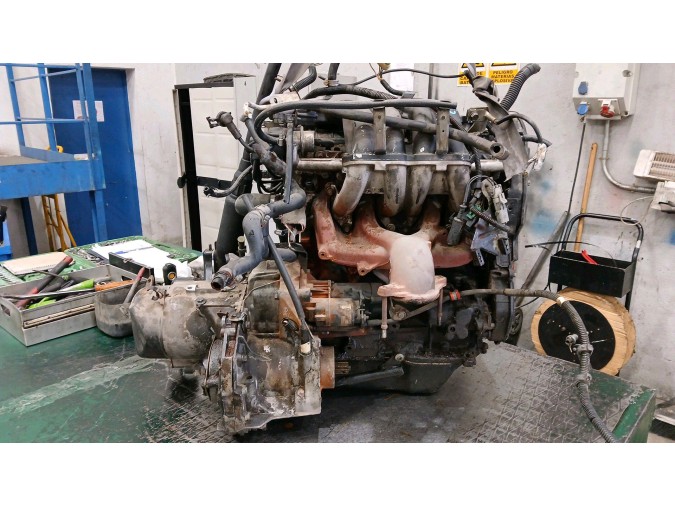MOTOR CON ACCESORIOS SIN CAJA DE CAMBIOS RENAULT R19 1991