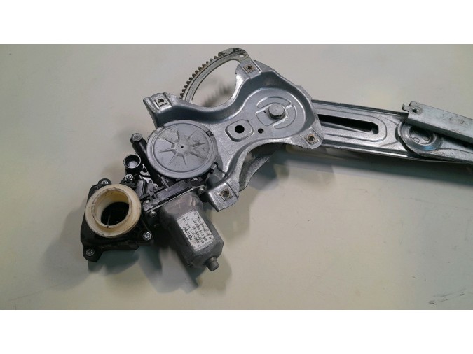 ELEVALUNAS DELANTERO IZQUIERDO TOYOTA AURIS 2016