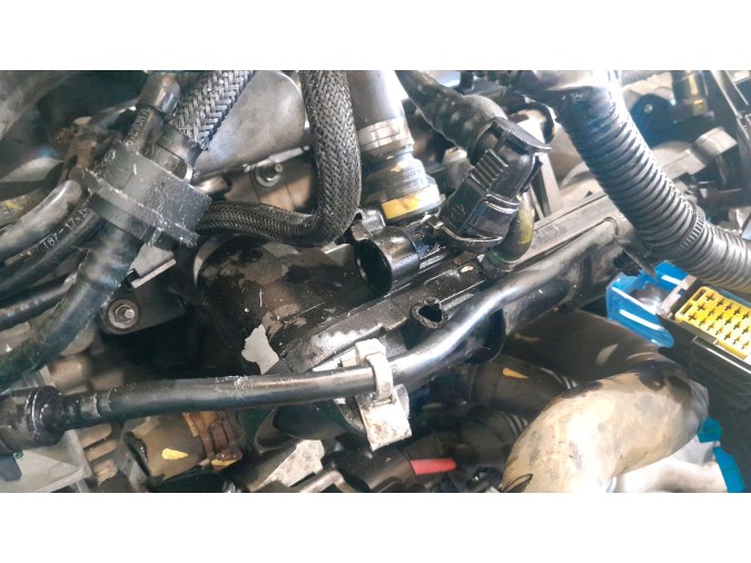 MOTOR CON ACCESORIOS SIN CAJA DE CAMBIOS DACIA SANDERO