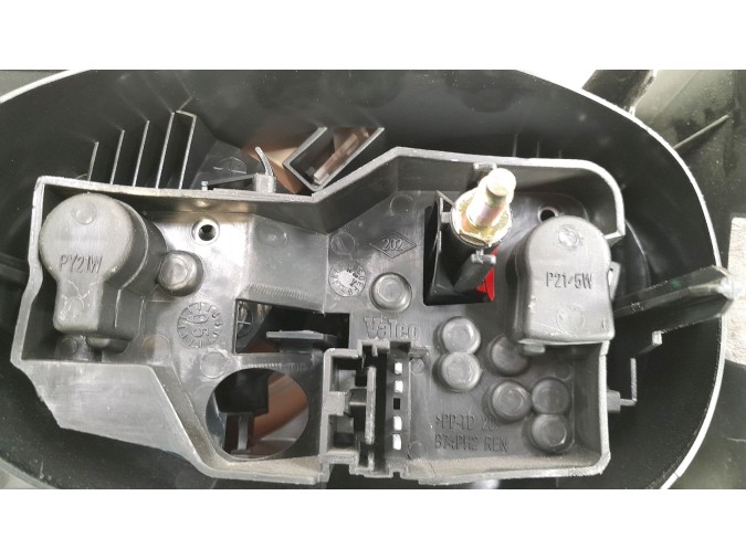 PILOTO TRASERO DERECHO RENAULT LAGUNA 2005