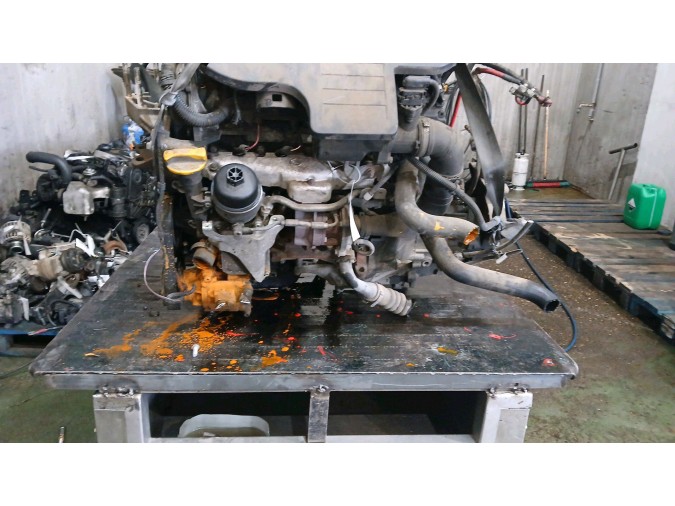 MOTOR CON ACCESORIOS Y CAJA DE CAMBIOS FIAT PUNTO 2004