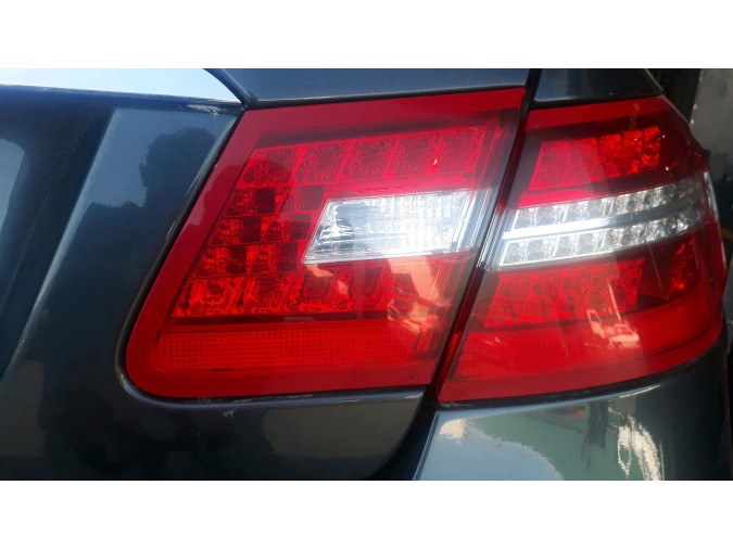 PILOTO TRASERO DERECHO MERCEDES E 220 CDI / D 2010