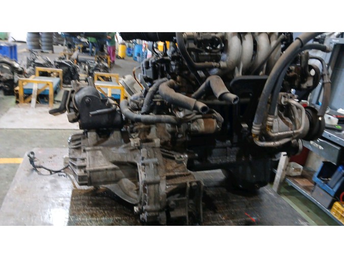 MOTOR CON ACCESORIOS Y CAJA DE CAMBIOS 