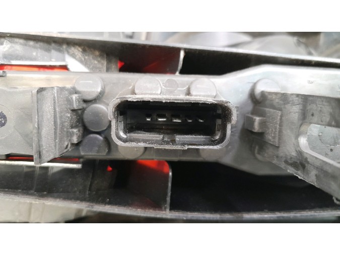 PILOTO TRASERO DERECHO NISSAN MICRA 2003