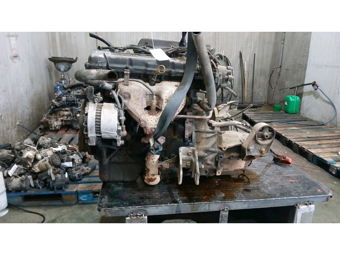 MOTOR CON ACCESORIOS Y CAJA DE CAMBIOS NISSAN PRIMERA
