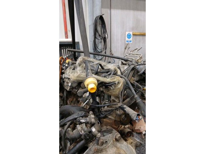 MOTOR CON ACCESORIOS SIN CAJA DE CAMBIOS AUDI 80 1992