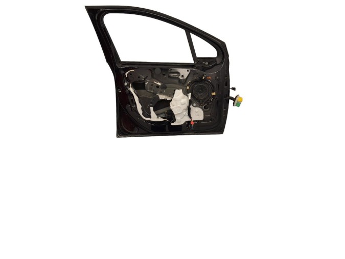 PUERTA DELANTERA IZQUIERDA PEUGEOT 2008 VTI NEGRA 2018