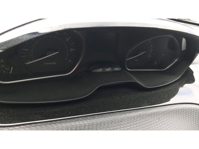 PUERTA TRASERA DERECHA PEUGEOT 2008 VTI 2018
