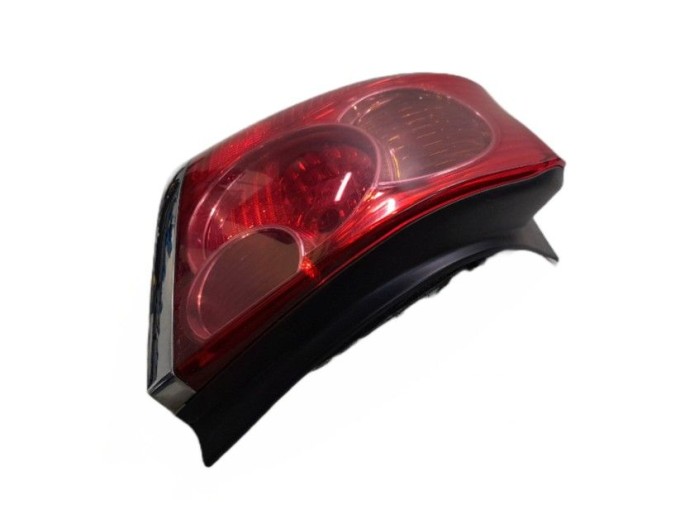 PILOTO TRASERO IZQUIERDO TOYOTA AVENSIS 2006