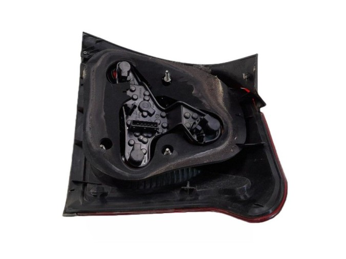 PILOTO TRASERO IZQUIERDO TOYOTA AVENSIS 2006