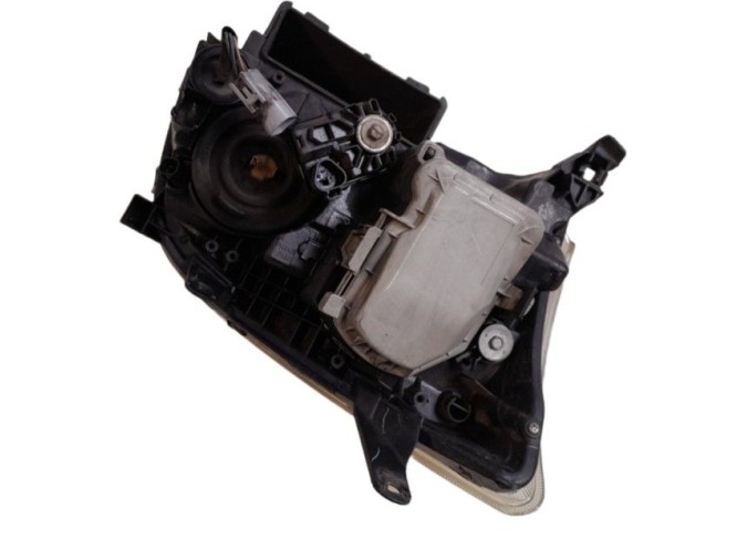 FARO DELANTERO IZQUIERDO TOYOTA AVENSIS 2006