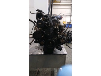 MOTOR CON ACCESORIOS Y CAJA DE CAMBIOS 