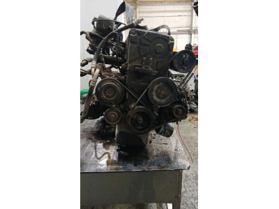 MOTOR CON ACCESORIOS Y CAJA DE CAMBIOS HYUNDAI COUPÉ