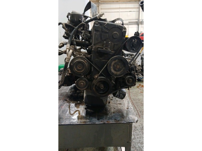 MOTOR CON ACCESORIOS Y CAJA DE CAMBIOS HYUNDAI COUPÉ