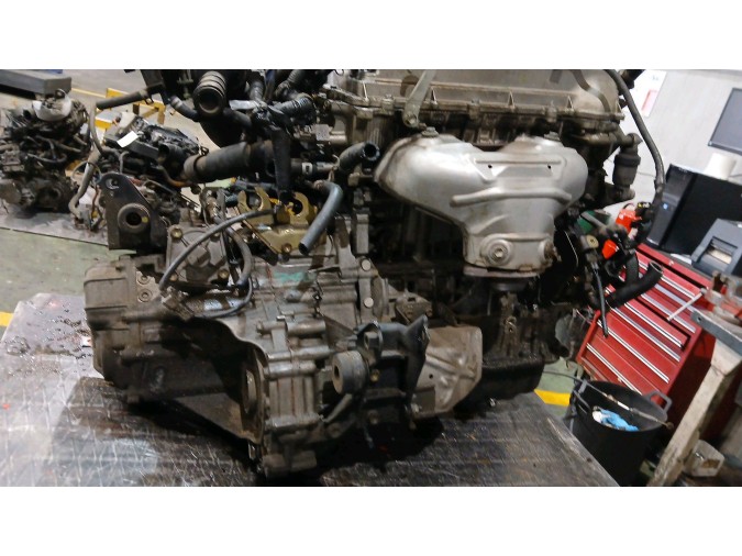 MOTOR CON ACCESORIOS Y CAJA DE CAMBIOS TOYOTA AVENSIS