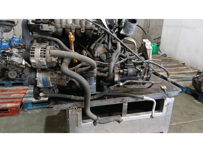 MOTOR CON ACCESORIOS Y CAJA DE CAMBIOS VOLKSWAGEN BORA