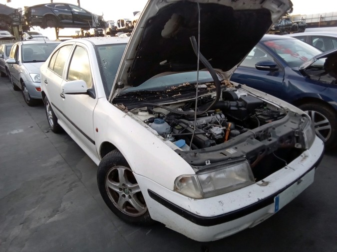 PUERTA DELANTERA DERECHA SKODA OCTAVIA 1998
