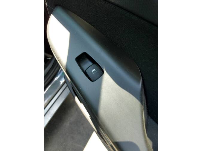 INTERRUPTOR LEVALUNAS TRASERO DERECHO HYUNDAI KONA 2022