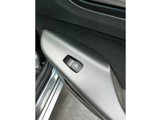 INTERRUPTOR LEVALUNAS TRASERO DERECHO HYUNDAI KONA 2022