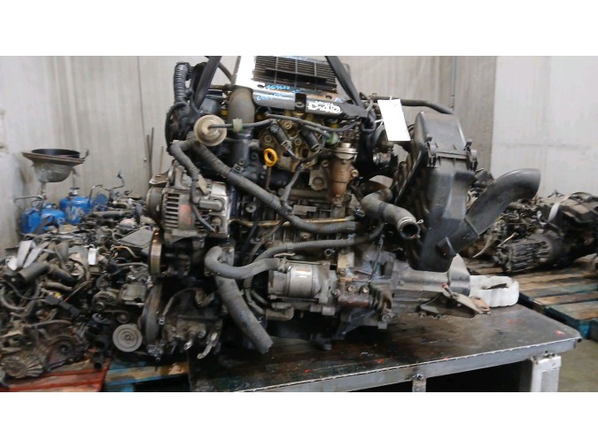 MOTOR CON ACCESORIOS Y CAJA DE CAMBIOS  2004