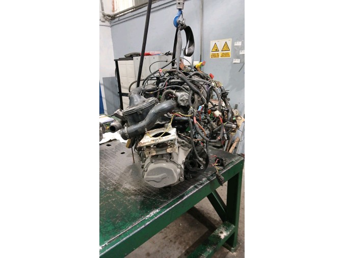 MOTOR CON ACCESORIOS Y CAJA DE CAMBIOS PEUGEOT 205