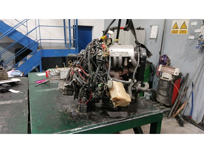MOTOR CON ACCESORIOS Y CAJA DE CAMBIOS PEUGEOT 205