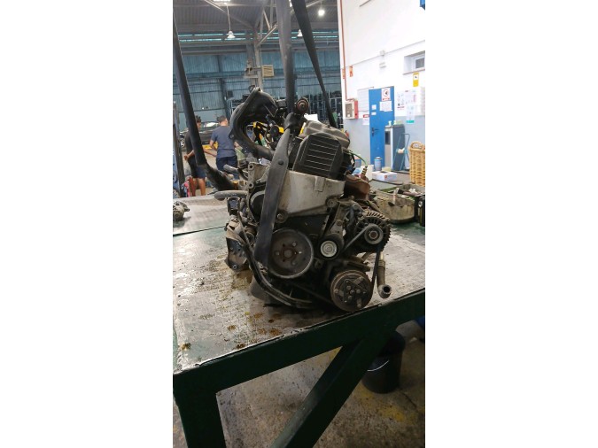 MOTOR CON ACCESORIOS Y CAJA DE CAMBIOS CITROEN C3