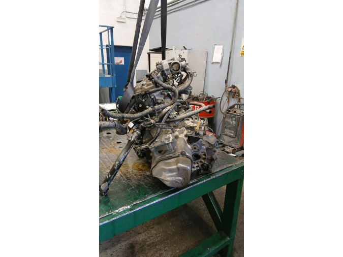 MOTOR CON ACCESORIOS Y CAJA DE CAMBIOS CITROEN C3