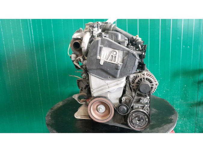 MOTOR CON ACCESORIOS Y CAJA DE CAMBIOS NISSAN JUKE 2015
