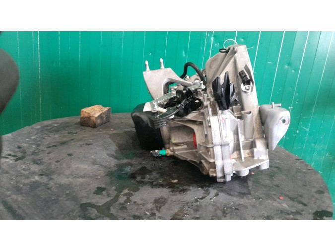 CAJA CAMBIOS DACIA SANDERO