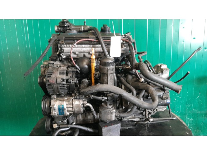 MOTOR CON ACCESORIOS SIN CAJA DE CAMBIOS VOLKSWAGEN BORA 2001
