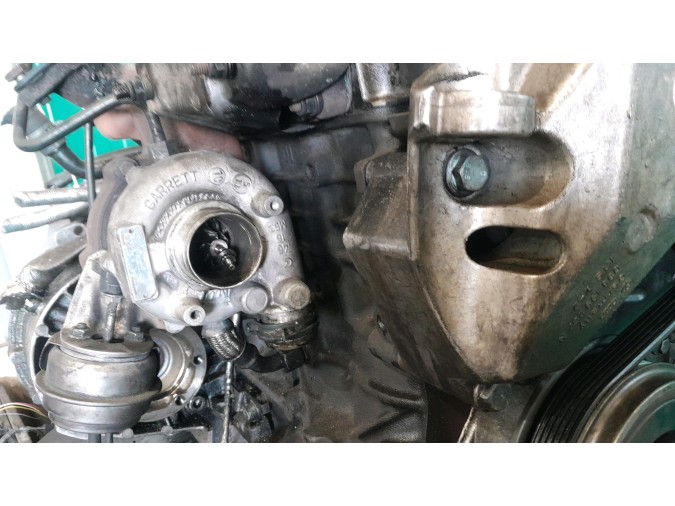 MOTOR CON ACCESORIOS SIN CAJA DE CAMBIOS VOLKSWAGEN BORA 2001