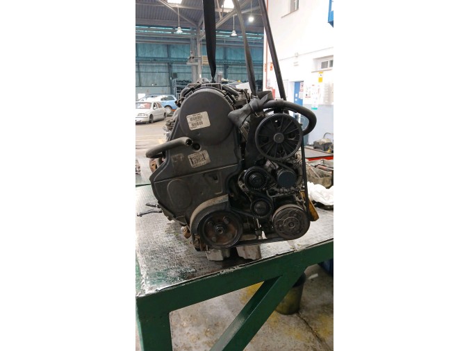 MOTOR CON ACCESORIOS SIN CAJA DE CAMBIOS VOLVO S60 2004