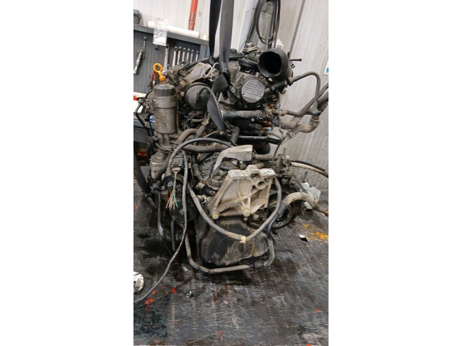 MOTOR CON ACCESORIOS Y CAJA DE CAMBIOS SKODA OCTAVIA 2001