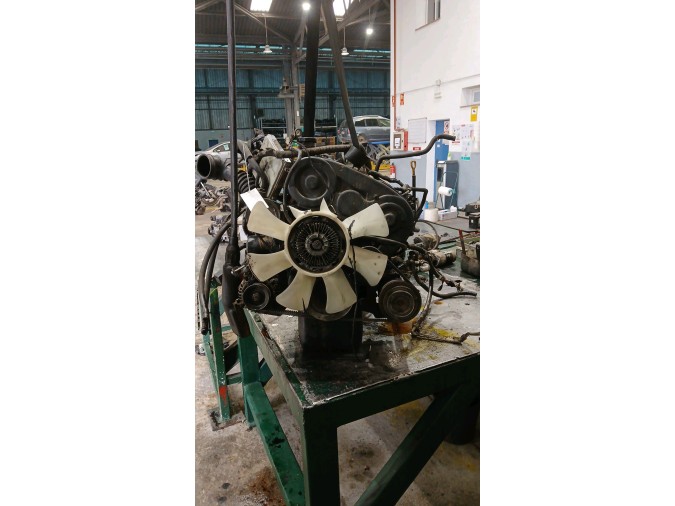 MOTOR CON ACCESORIOS Y CAJA DE CAMBIOS HYUNDAI H1 1999