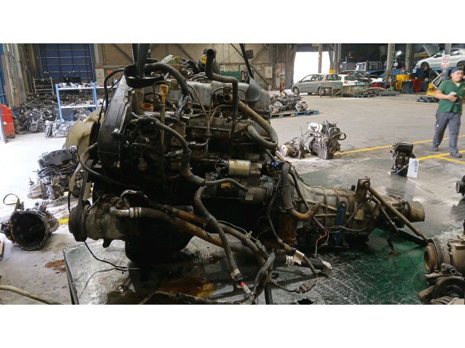 MOTOR CON ACCESORIOS Y CAJA DE CAMBIOS HYUNDAI H1 1999