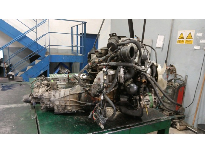 MOTOR CON ACCESORIOS Y CAJA DE CAMBIOS HYUNDAI H1 1999