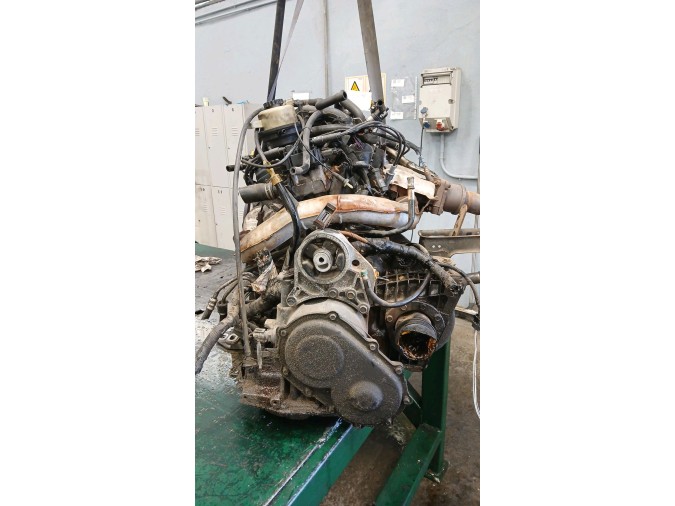 MOTOR CON ACCESORIOS Y CAJA DE CAMBIOS CHRYSLER GRAND VOYAGER V