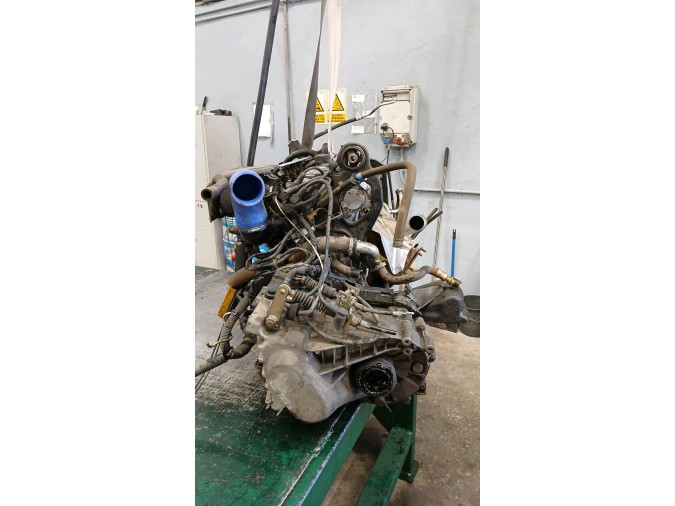 MOTOR CON ACCESORIOS SIN CAJA DE CAMBIOS VOLVO 121 1998