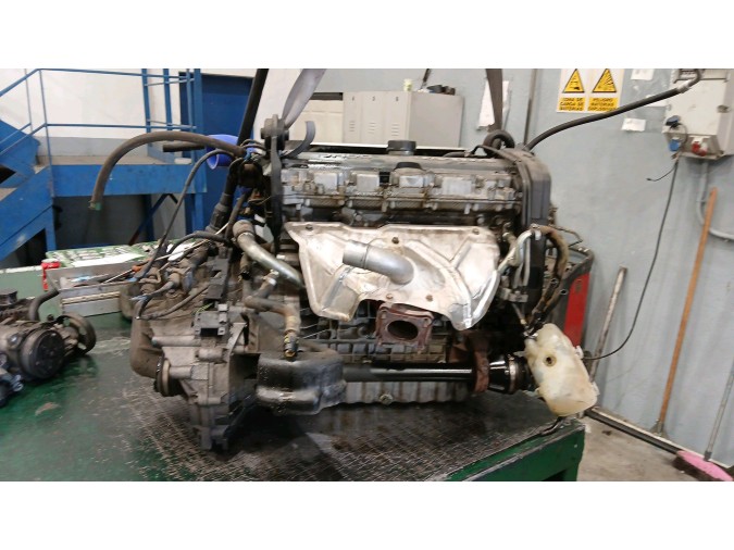 MOTOR CON ACCESORIOS SIN CAJA DE CAMBIOS VOLVO 121 1998