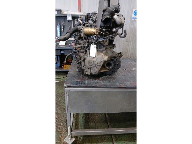 Motor TOYOTA AVENSIS 2002