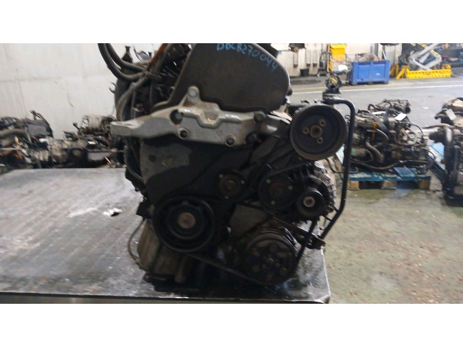 MOTOR CON ACCESORIOS SIN CAJA DE CAMBIOS VOLKSWAGEN BORA 2000