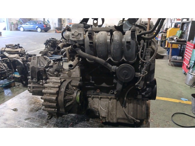 MOTOR CON ACCESORIOS SIN CAJA DE CAMBIOS VOLKSWAGEN BORA 2000